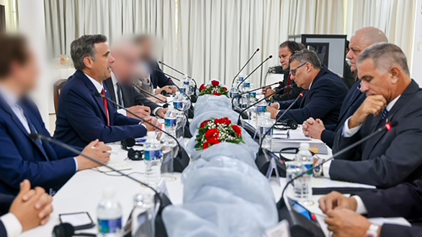 Η Κούβα λέει ότι ο επικεφαλής της CIA Ράτκλιφ συναντήθηκε με αξιωματούχους στην Αβάνα εν μέσω εντάσεων στις ΗΠΑ