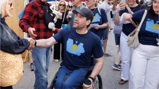 Los demócratas recurren a un deportista paralímpico para intentar arrebatar un escaño clave del Senado GOP