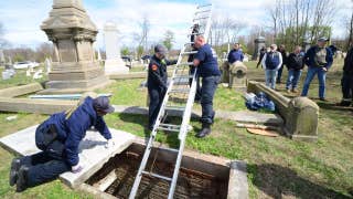 Hallan el cadáver de un hombre desaparecido en una cripta de un cementerio abandonado, en un caso relacionado con una banda de moteros