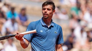 Tennis pro abruptly exits French Open mid-match for emergency bathroom break: 'I need to go'