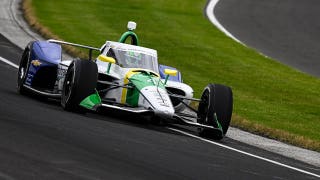 El coche del piloto de IndyCar Caio Collet se incendia en un aterrador accidente en las 500 Millas de Indianápolis
