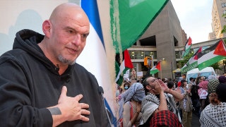 Fetterman advierte a los demócratas de que deben hacer frente al «creciente problema del antisemitismo» tras los enfrentamientos frente a sinagogas de Nueva York