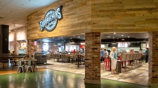Fuddruckers became the 'Blockbuster' of burgers, and now it's nearly gone
