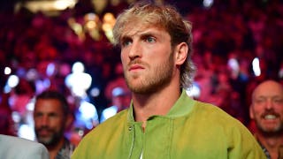 Logan Paul muestra las espantosas secuelas de su operación de tríceps y dice que estuvo «totalmente despierto» durante la intervención