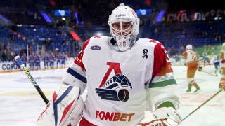 Russian hockey team wins second-straight championship, goalie immediately drops the trophy