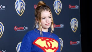Las previsiones de taquilla de «Supergirl» pintan fatal para Hollywood los extraños comentarios de la protagonista