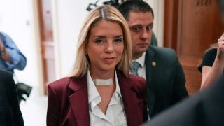 La exfiscal general Pam Bondi elogia la «justicia y transparencia» de la administración Trump en el caso Epstein