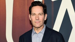 Hollywood actor blasts airplane mode as 'nonsense' in hilarious podcast flight rant