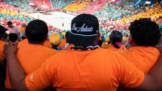 NBA de 17 años está conectado a un respirador artificial tras sufrir lesiones graves mientras celebraba la victoria de los Spurs en los playoffs