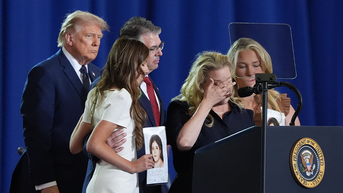 Los padres de un estudiante asesinado le dicen a Trump en un mitin que proteger a los niños no debería ser una cuestión partidista - Fox News