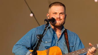 Country music superstar shouts X-rated vulgar comment at excited fan - Fox News