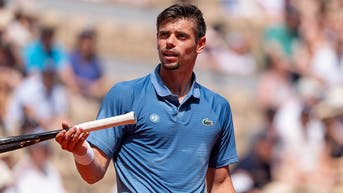 Tennis pro makes mad dash for restroom mid-match in bizarre French Open scene - Fox News