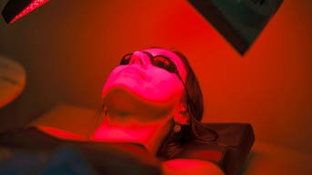 Do red light therapy and cold plunges really work? A doctor reveals the truth - Fox News
