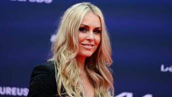 Lindsey Vonn stuns fans with fiery new look that includes two crutches, no undershirt - Fox News