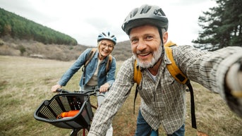 Longevity experts reveal ‘flicker method’ that could help you feel years younger - Fox News