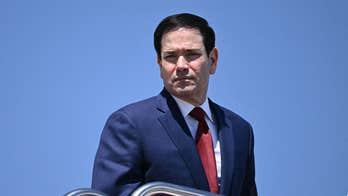 Marco fue visto con un chándal de Nike a bordo del Air Force One durante su viaje a China, lo que ha desatado una avalancha de memes en Internet