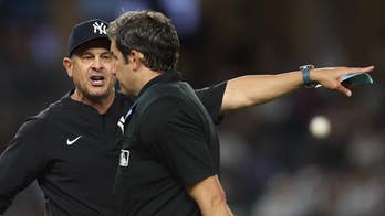 Yankees' Aaron Boone furiously yells at umpire over catch during win over Blue Jays, gets ejected