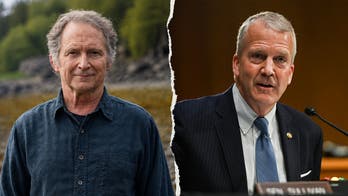 Dan contra Dan : GOP el candidato «clon» al incorporarse un doble a la carrera por el Senado de Alaska