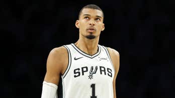 Spurs lose Victor Wembanyama to first career ejection after violent elbow in Western Conference semis