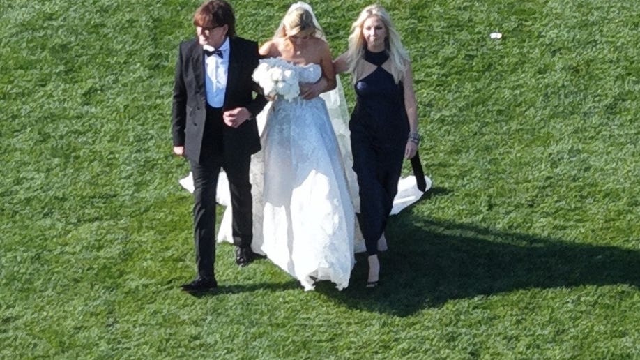 heather-locklear-richie-sambora-wedding-001.jpg