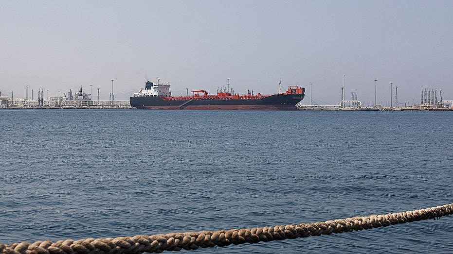 Mass tanker blackout rattles Gulf ahead of 1.35M-barrel oil transfer amid US-Iran talks: firm