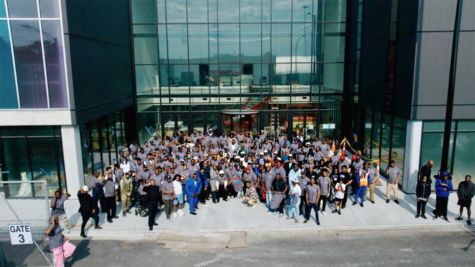 Chicago pastor gathers hundreds of men to declare violence-free zone on South Side