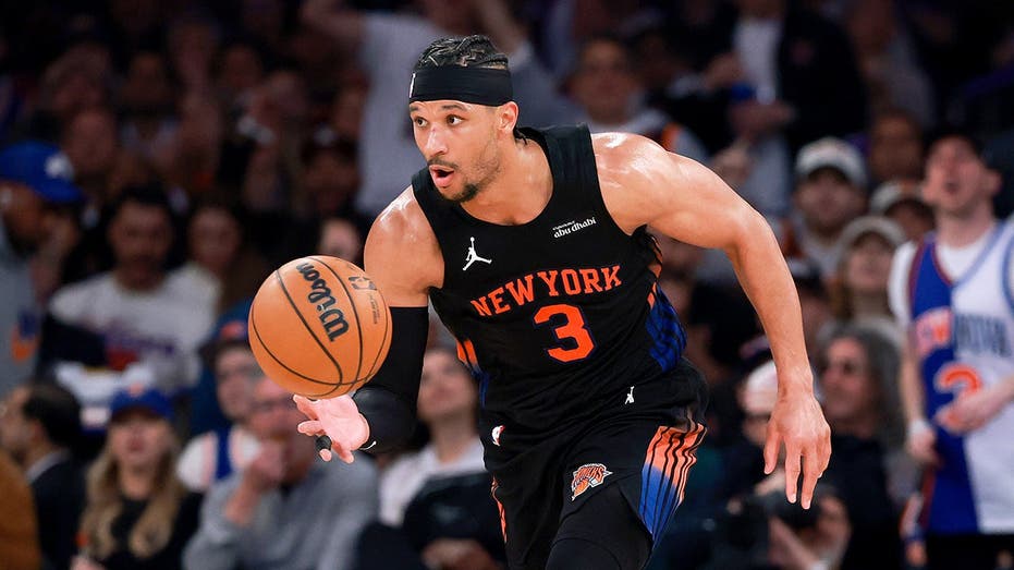 Knicks crush Cavaliers in Game 2, take commanding 2-0 lead in series behind Josh Hart's career night