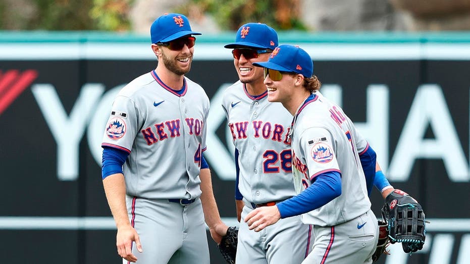 Mets' Carson Benge lays out for incredible catch vs Angels