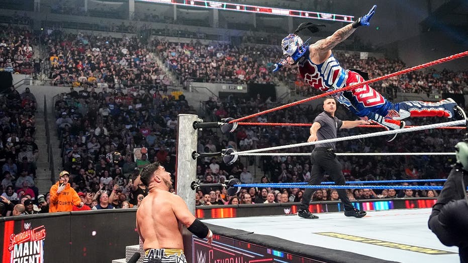 Penta hits gnarly move on Ethan Page to retain Intercontinental Championship at Saturday Night's Main Event