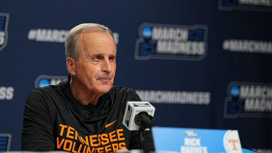 Tennessee coach Rick Barnes reflects on Kyle Busch's tragic death and NASCAR's emotional tribute