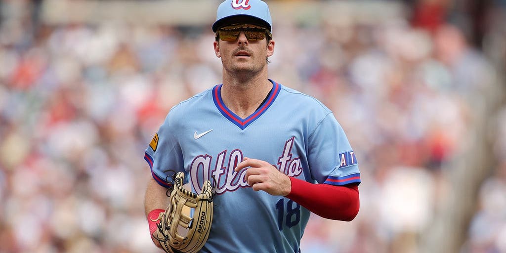 Braves outfielder's bizarre throw allows Mets to score as Atlanta