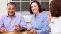 El expresentador de un programa de entrevistas se enfrentará al exasesor jefe del maridoHarris Kamala  - Fox News