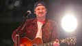 La estrella del country Morgan muestra su fe cristiana con un versículo de la Biblia escrito en su yeso durante un concierto - Fox News