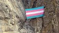 Una jueza federal dictamina que no tiene competencia para readmitir al guardabosques de Yosemite despedido por izar la bandera del orgullo trans - Fox News