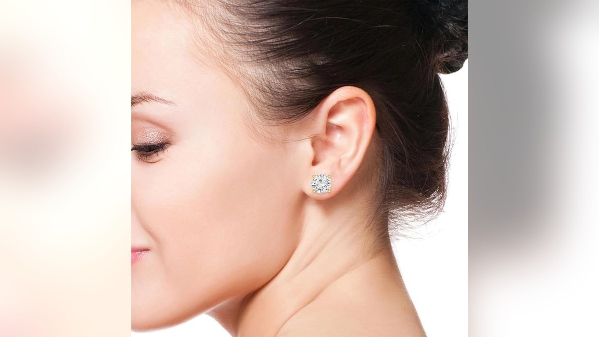 Get a pair of solitaire studs for less.