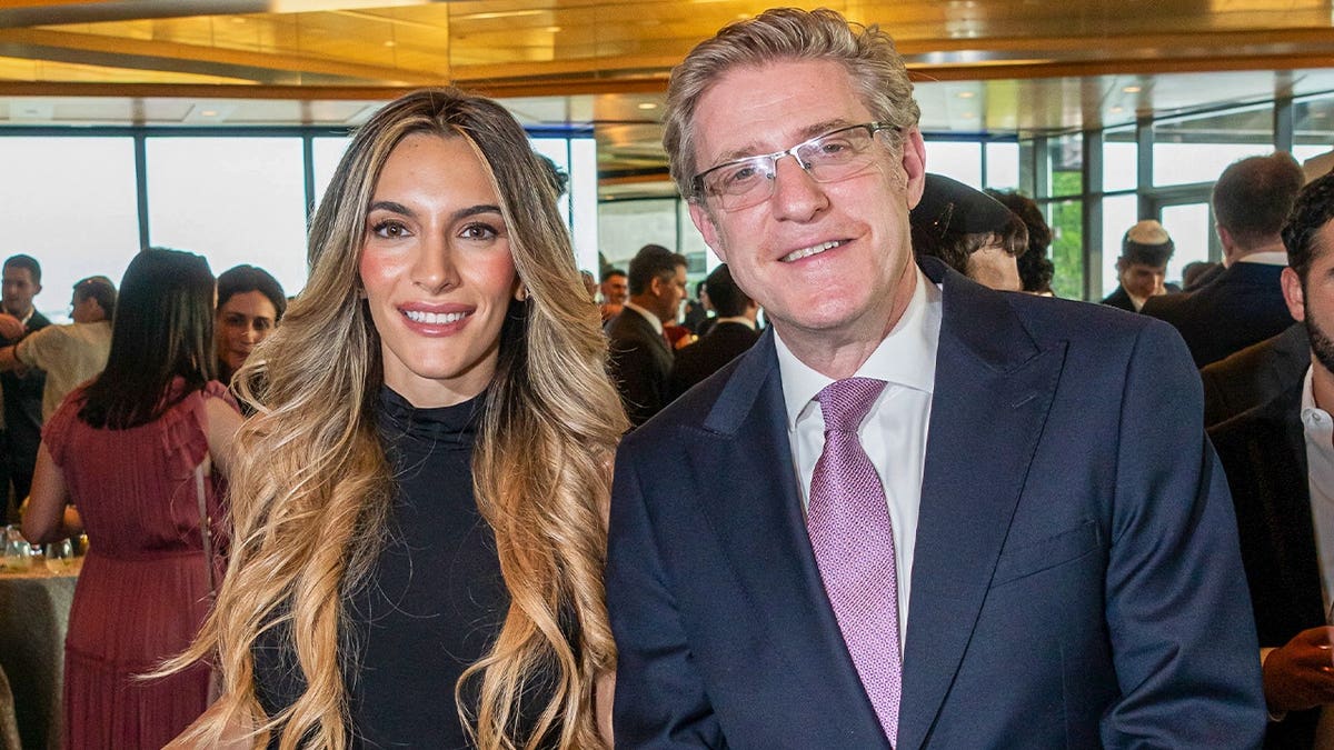 Emily Austin el rabino Mark