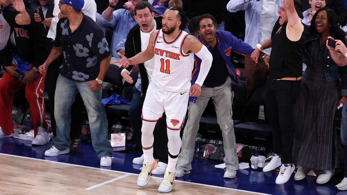 Jalen Brunson reacts aft making a three-point handbasket astatine Madison Square Garden