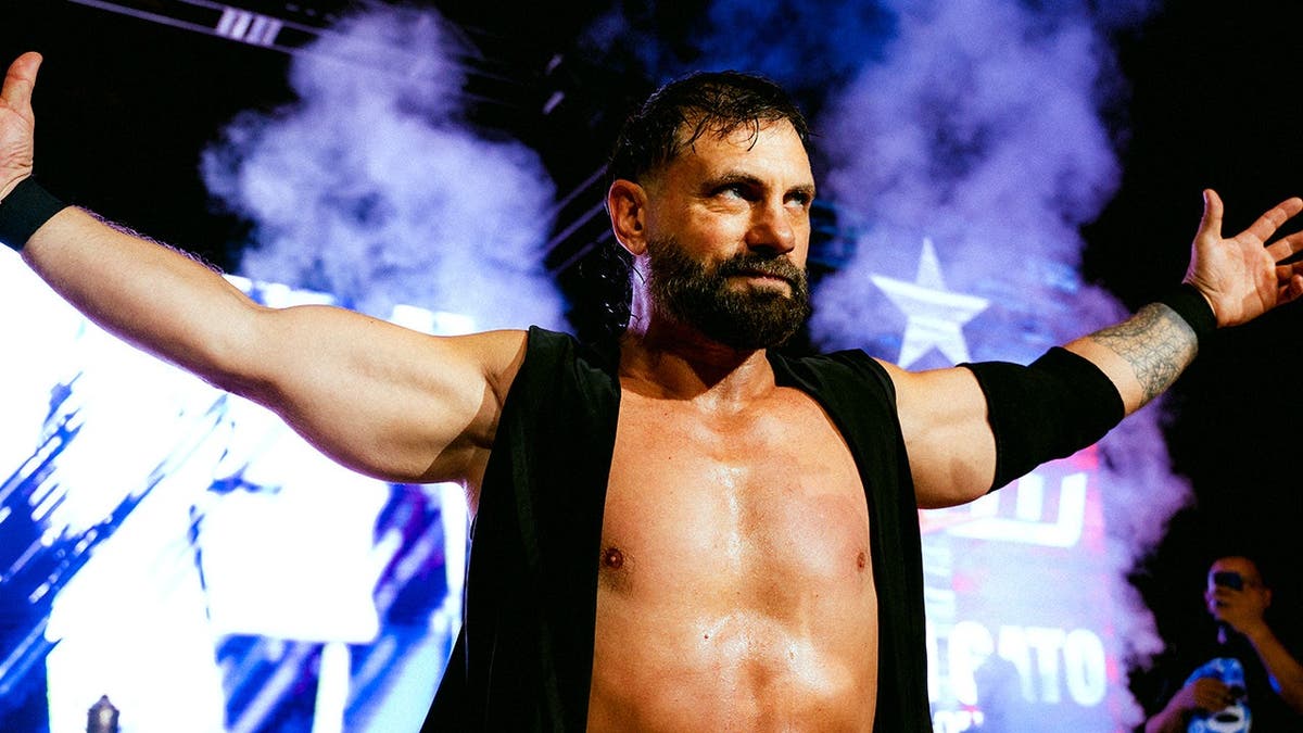 Austin Aries connected  the ramp