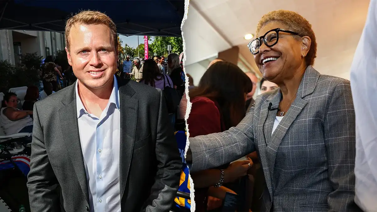 Spencer Pratt, a la izquierda, en una foto junto a la alcaldesa de Los Ángeles, Karen , a la derecha
