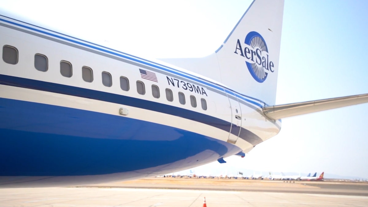 A AerSale fez parceria com a Universal Avionics para levar o AerAware para aeronaves comerciais.