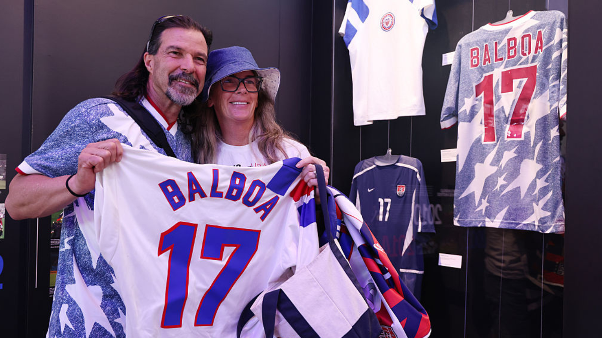 Marcelo Balboa posing with fans at the U.S. Soccer House in Los Angeles
