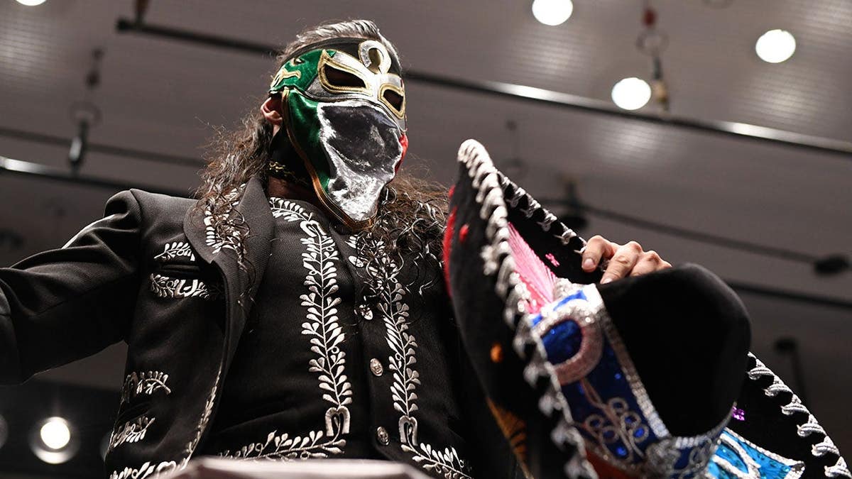 Bandido entering the wrestling ring at Korakuen Hall in Tokyo