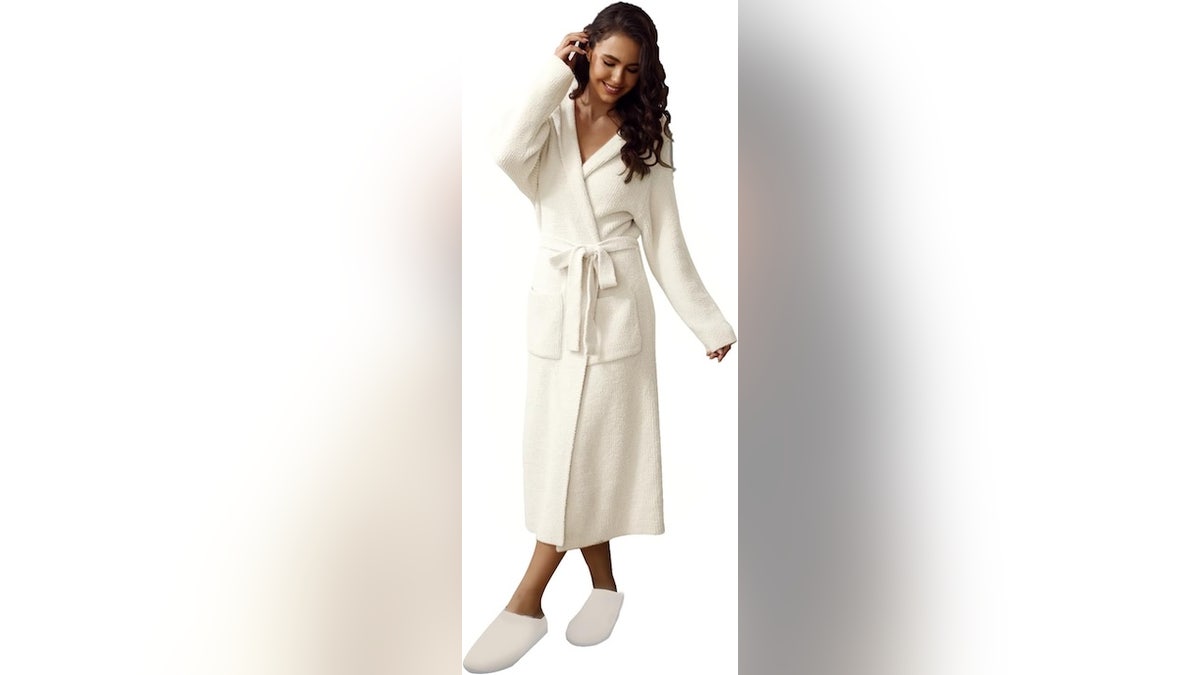 This robe has pockets and a hood.