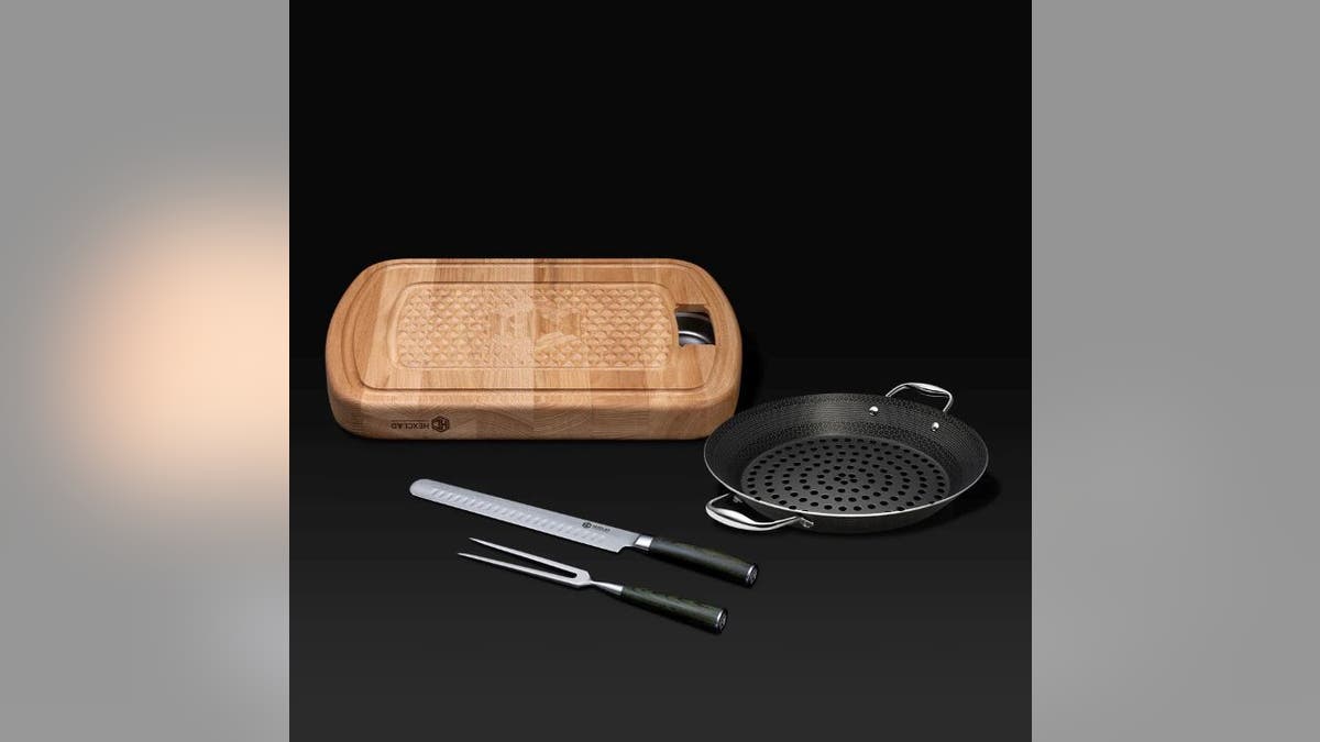 Prepare for next year's grill season with the Barbecue Bundle.