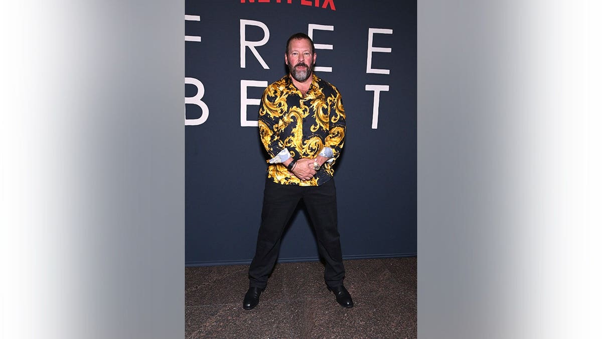 Bert Kreischer, de pie en el complejo teatral de la DGA en Los 