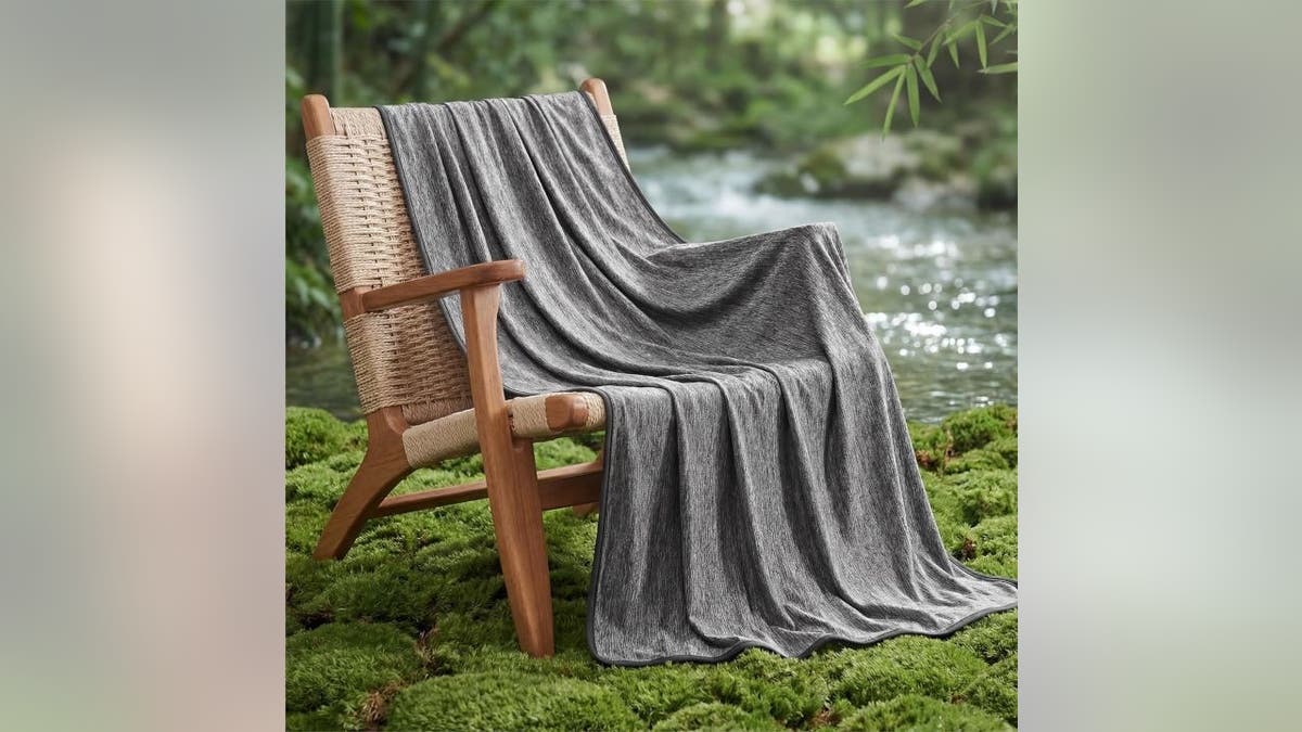 This lightweight blanket immediately cools you down.