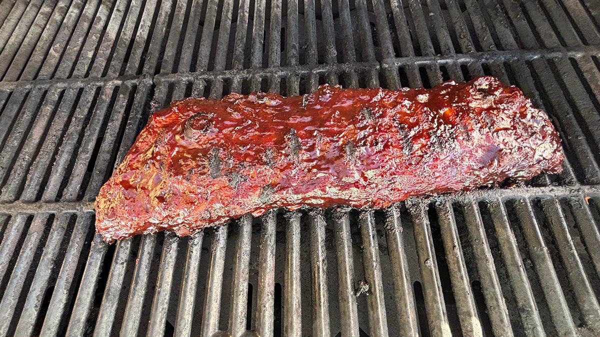 Screencaps reader Bob sends in his weekend meat on the grill.