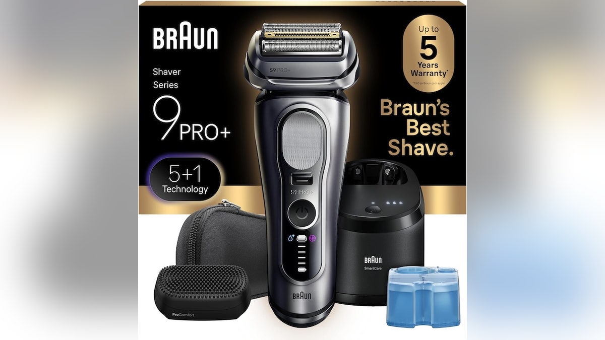 This shaver works well on wet or dry skin.