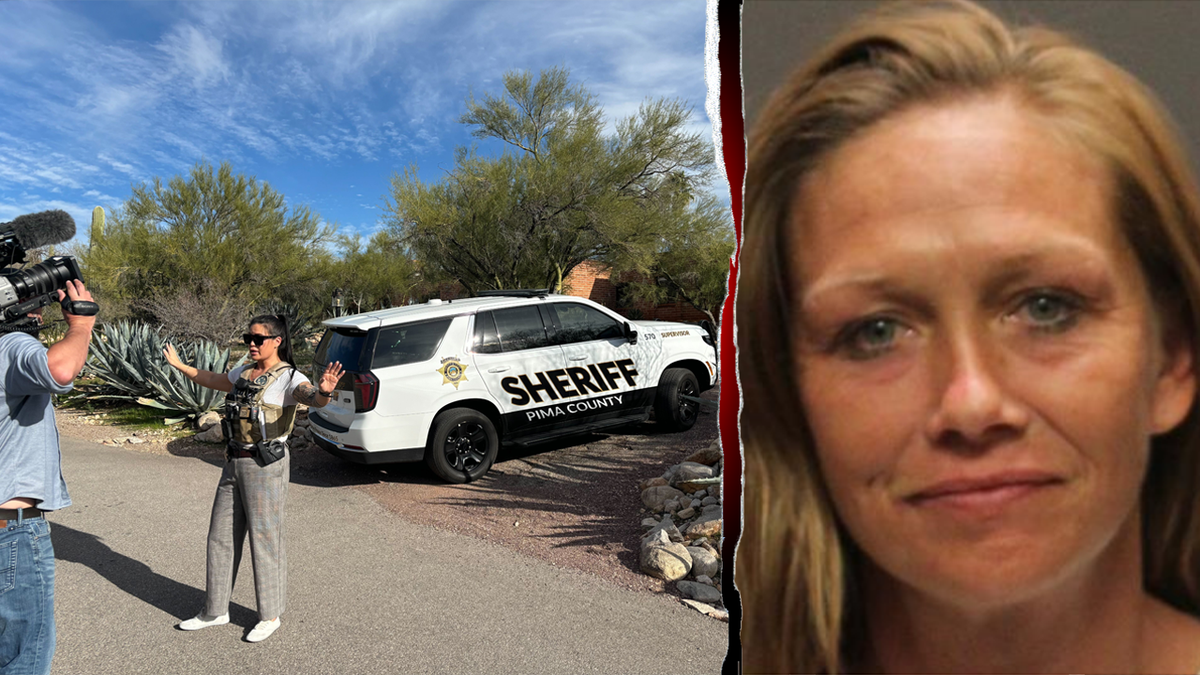 Una imagen dividida en la que se ve, a la izquierda, a un agente del Departamento del Sheriff del condado de Pima haciendo gestos a las cámaras de los medios de comunicación y, a la derecha, la ficha policial de la buscada Coral Michelle Smith
