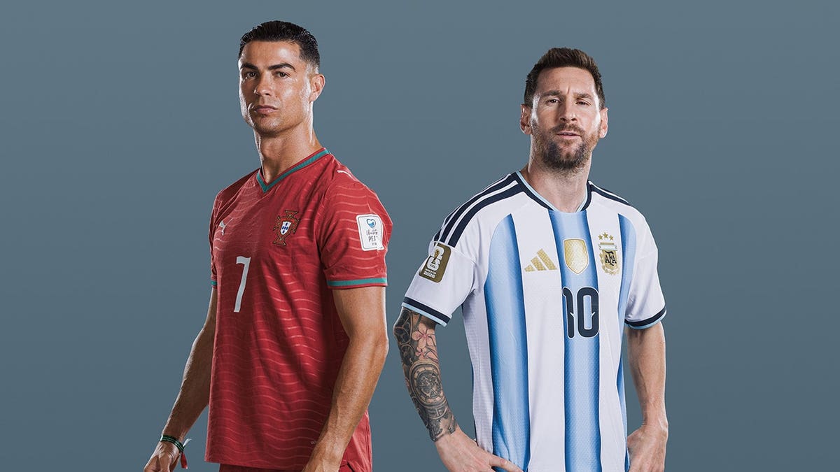 Cristiano Ronaldo e Lionel Messi posam para retratos oficiais da Copa do Mundo da FIFA